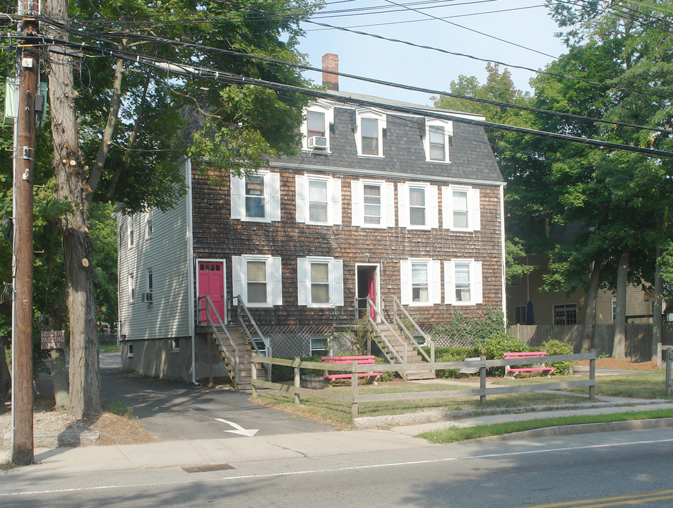 81-83 Central St in Ipswich, MA - Building Photo