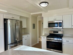 1684 S Norfolk St in San Mateo, CA - Building Photo - Building Photo