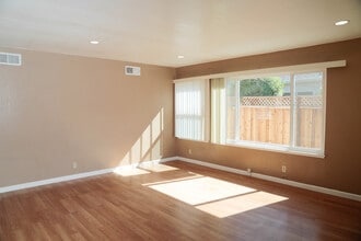 4160 Arpeggio Ave in San Jose, CA - Foto de edificio - Building Photo