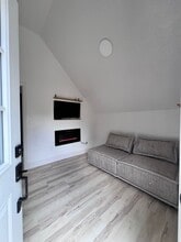 496 Carr Ave, Unit Studio B in Aromas, CA - Foto de edificio - Building Photo