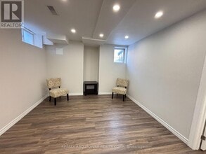 4640 Doug Wright Dr in Burlington, ON - Building Photo - Building Photo