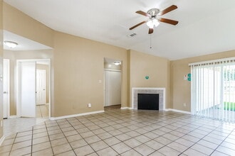 2215 Hazyknoll Ln in Houston, TX - Building Photo - Building Photo