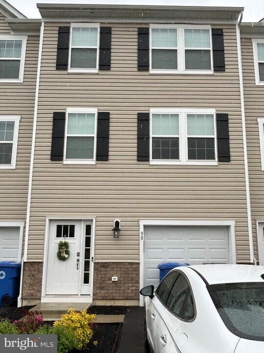 90 Melanie Wy in Stafford Township, NJ - Building Photo