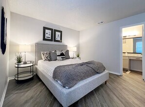 Ashwood Park Apartments in Dallas, TX - Foto de edificio - Building Photo