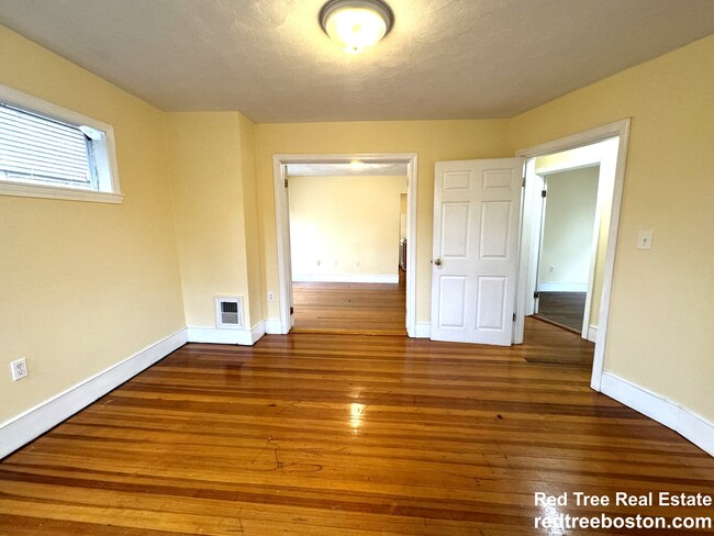 4057 Washington St, Unit 2