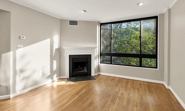 3825 Davis Pl NW, Unit 202 in Washington, DC - Building Photo - Building Photo