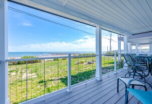 790 York St, Unit 2 in York, ME - Building Photo