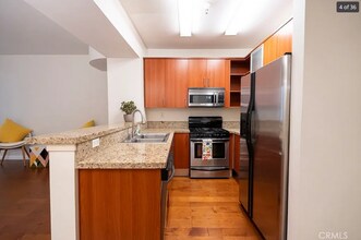 620 S Gramercy Pl, Unit 126 in Los Angeles, CA - Building Photo - Building Photo
