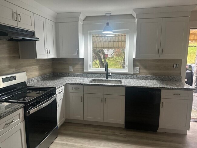 1308 Pleasant St, Unit 1 in Weymouth, MA - Foto de edificio - Building Photo