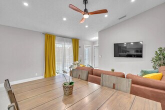 1329 Periwinkle Pl in Wellington, FL - Building Photo - Building Photo