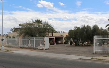 435-437 W Miracle Mile in Tucson, AZ - Foto de edificio - Building Photo