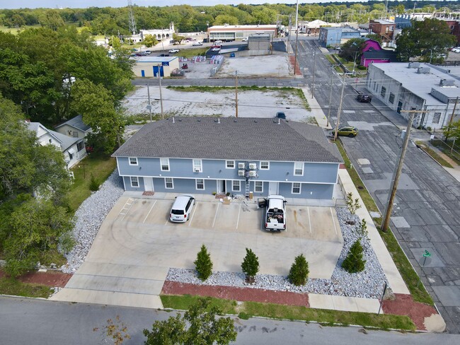 2 Apartment Buildings in Joplin, MO - Building Photo - Building Photo