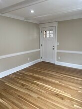 412 Belgrade Ave, Unit First Floor in Boston, MA - Foto de edificio - Building Photo