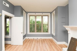 2738 N Central Park Ave, Unit 3 in Chicago, IL - Foto de edificio - Building Photo