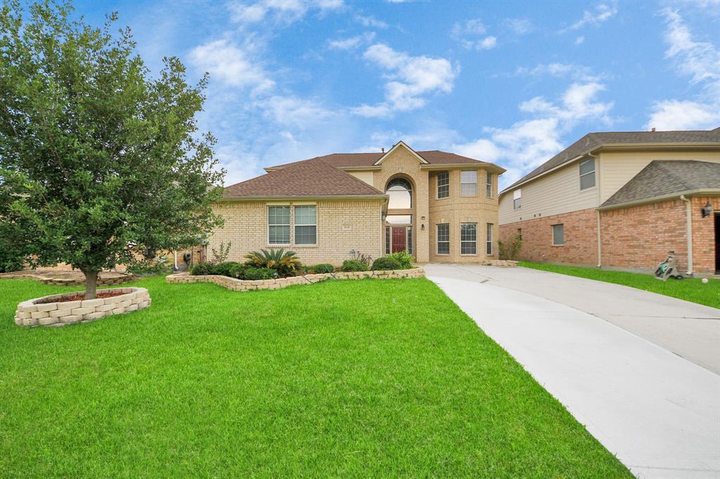 930 Allisa St in Stafford, TX - Foto de edificio