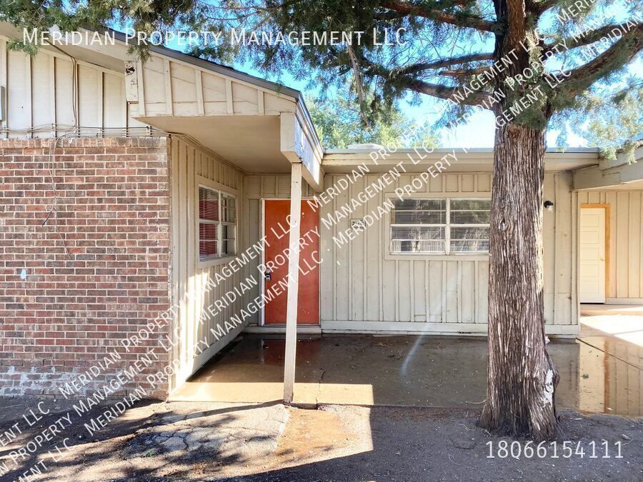 1712 Elkhart Ave in Lubbock, TX - Building Photo