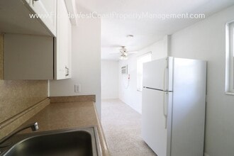 2051 Jo an Dr in Sarasota, FL - Building Photo - Building Photo