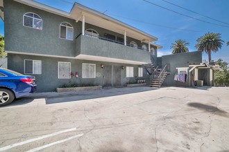 Adrmore Village in Los Angeles, CA - Building Photo - Building Photo