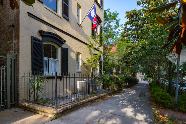 East Liberty Condominiums in Savannah, GA - Foto de edificio - Building Photo