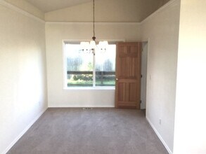 21804 41st Avenue Ct E in Spanaway, WA - Foto de edificio - Building Photo