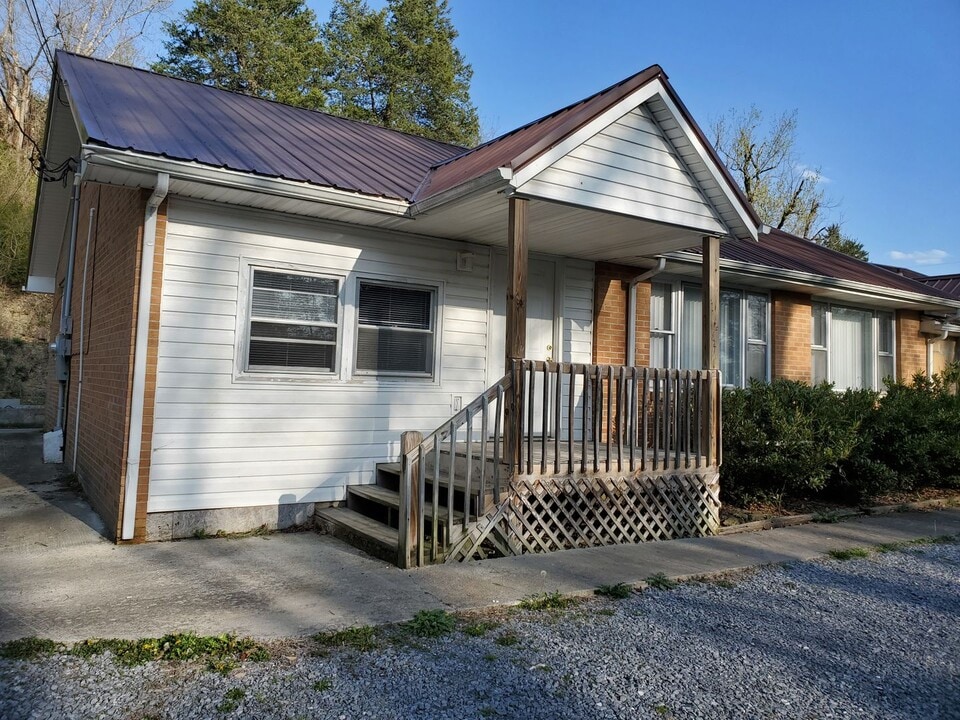 644 S Austin Springs Rd in Johnson City, TN - Building Photo