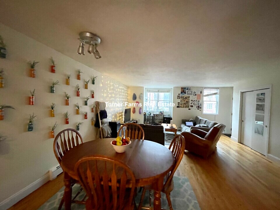 1430 Tremont St, Unit B4 in Boston, MA - Foto de edificio