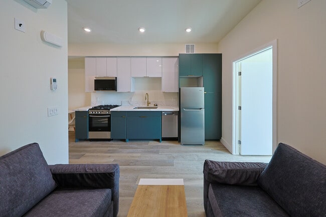 Orion 1317 Jefferson in Los Angeles, CA - Building Photo - Building Photo