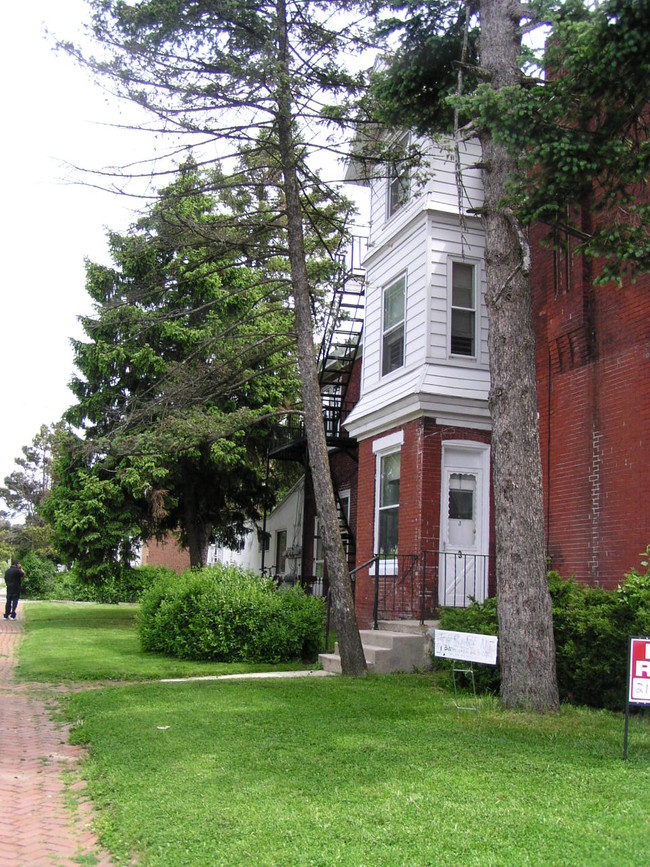 835 W Marshall St in Norristown, PA - Building Photo - Building Photo