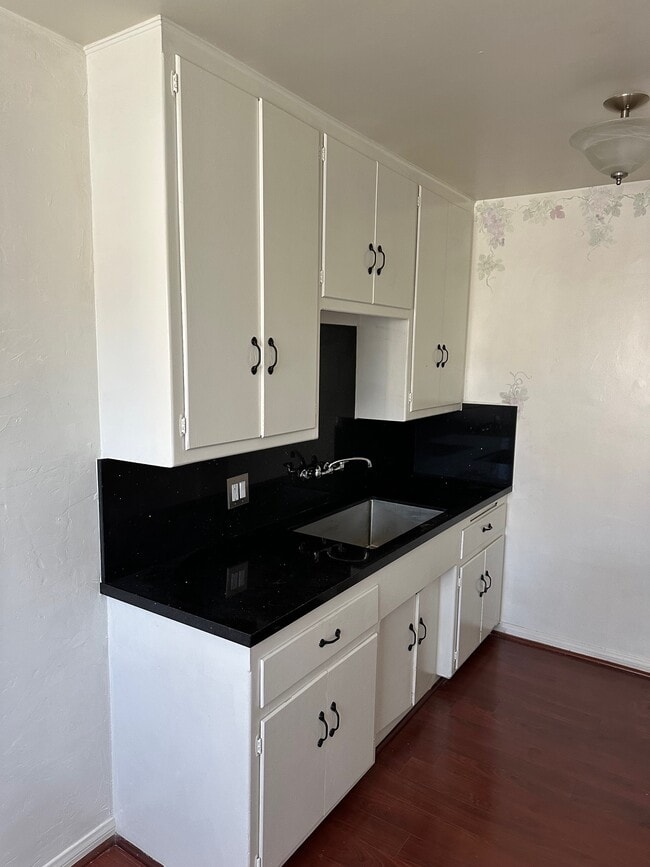 26025 Cypress St, Unit 2 in Lomita, CA - Building Photo - Building Photo