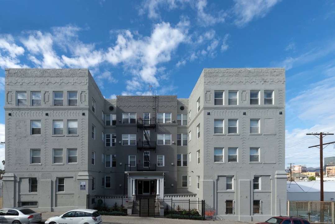 Carondelet Apartments in Los Angeles, CA - Building Photo