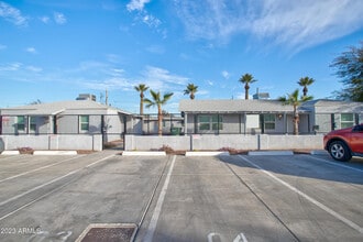 210 E Jones Ave in Phoenix, AZ - Foto de edificio - Building Photo