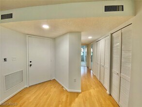 1516 Mainsail Dr, Unit 2 in Naples, FL - Building Photo - Building Photo