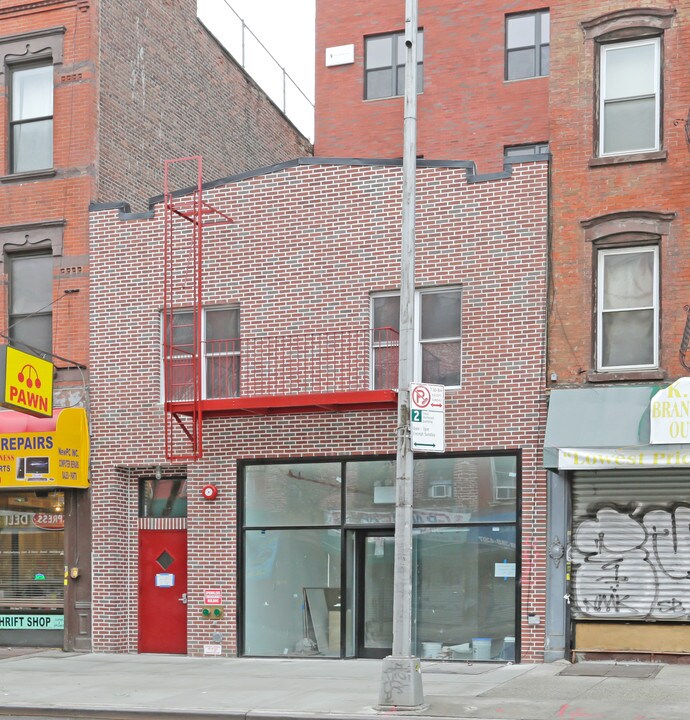 127 Graham Ave in Brooklyn, NY - Building Photo