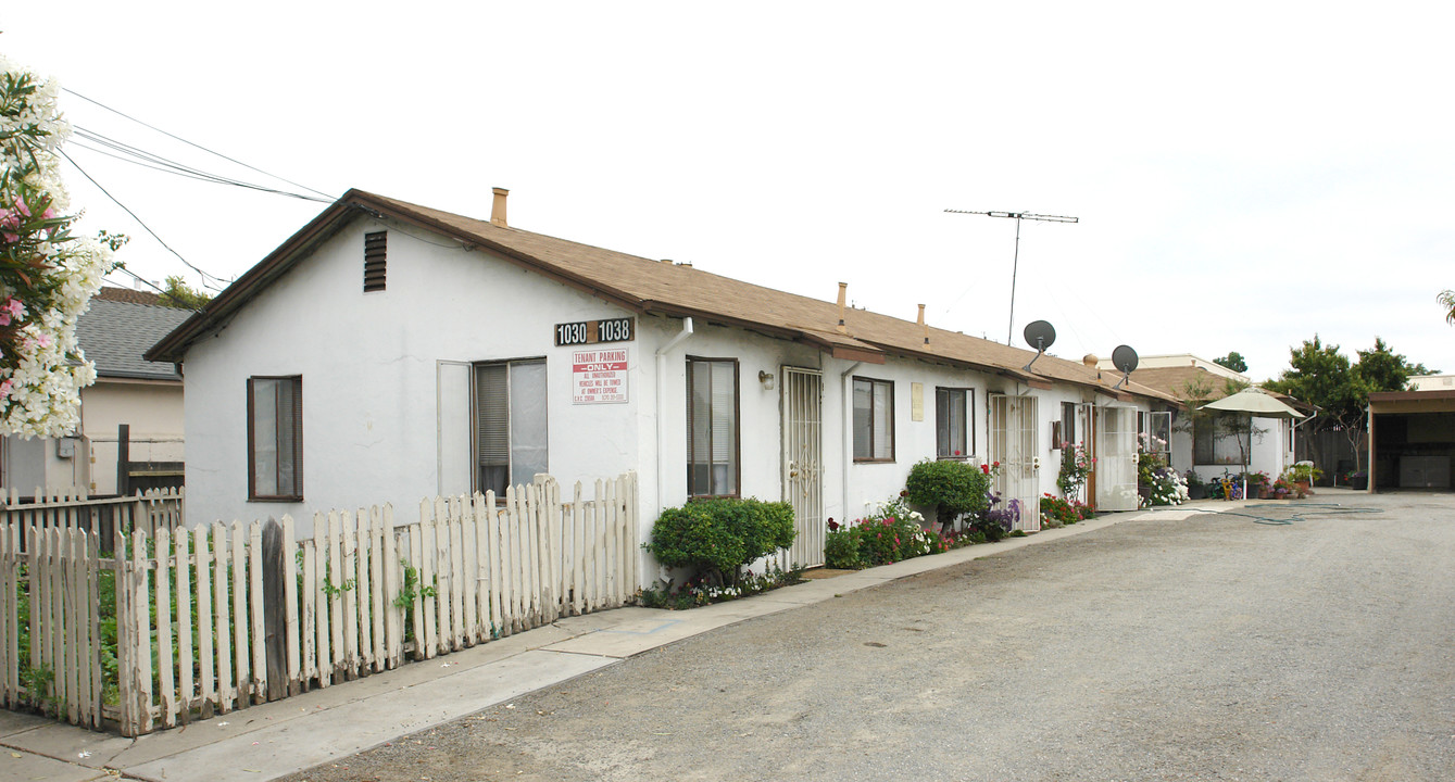 1034 Di Giulio Ave in Santa Clara, CA - Foto de edificio