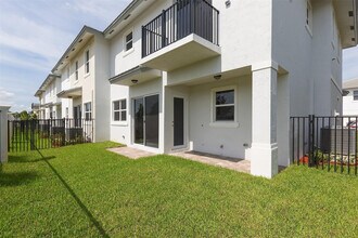 6947 Pines Cir in Coconut Creek, FL - Building Photo - Building Photo