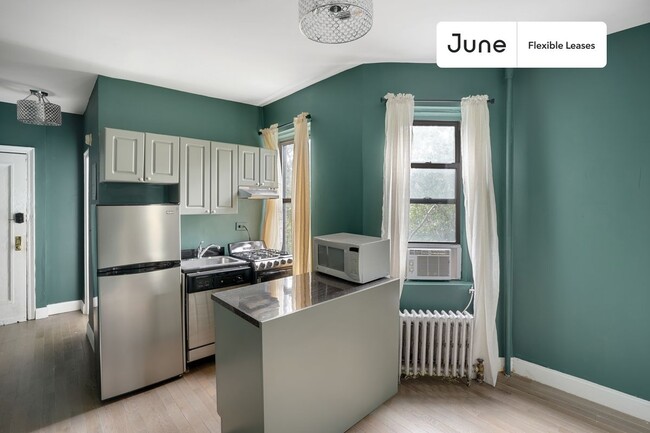 property at 715 E 5th St