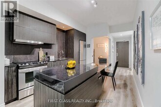 101 Charles St E in Toronto, ON - Building Photo - Building Photo