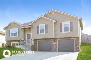 1303 NW High View Dr in Grain Valley, MO - Building Photo