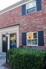2530 E North St, Unit 13-D in Greenville, SC - Building Photo - Building Photo