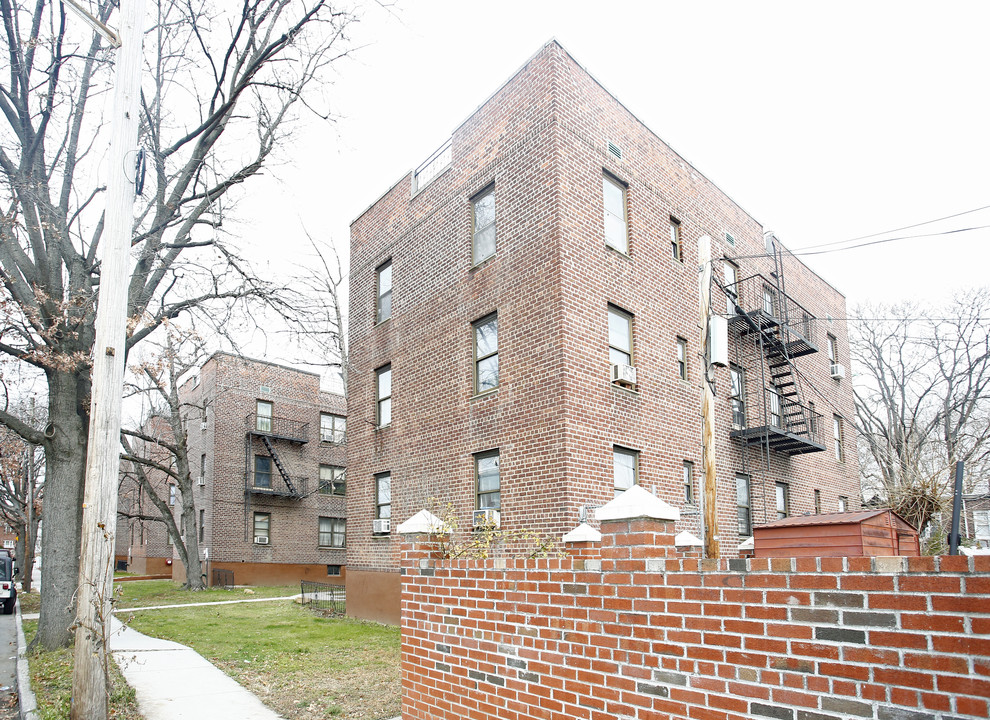 105 E 86th St in Brooklyn, NY - Building Photo