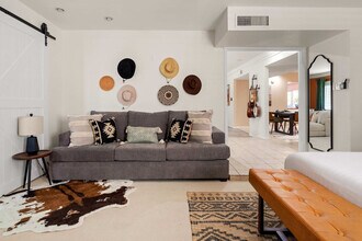 4936 E Sharon Dr in Scottsdale, AZ - Building Photo - Building Photo