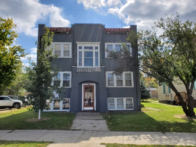 253 College St SE