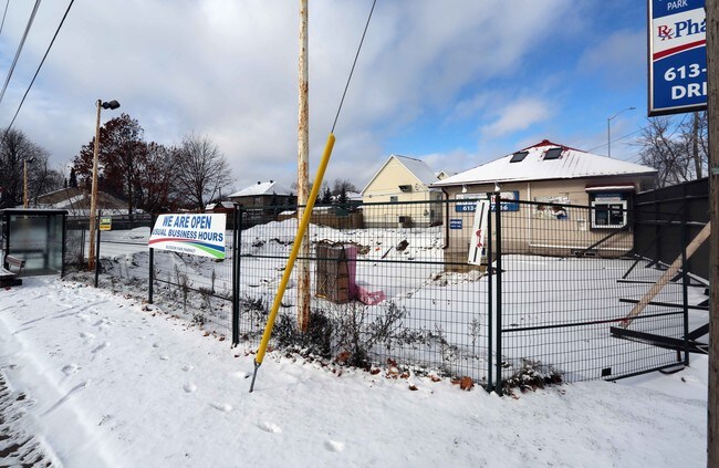 2928 Bank St in Ottawa, ON - Building Photo - Building Photo
