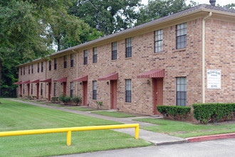 Prutzman Square Townhomes in Beaumont, TX - Building Photo - Building Photo