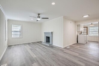 1747 Venetian Dr SW in Atlanta, GA - Building Photo - Building Photo