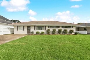 1913 Poplar St in Metairie, LA - Building Photo