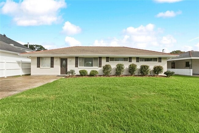 property at 1913 Poplar St