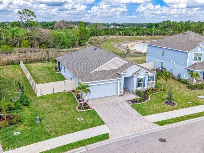 8948 Cascade Price Cir in North Fort Myers, FL - Building Photo - Building Photo