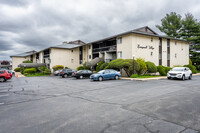 Narragansett Village Condominiums in Warwick, RI - Foto de edificio - Building Photo