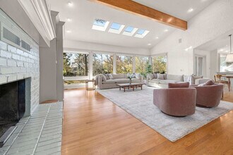 515 NW D St in Bentonville, AR - Building Photo - Building Photo